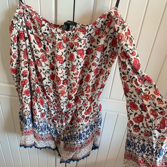 Cute one piece - Picture 1 of 3